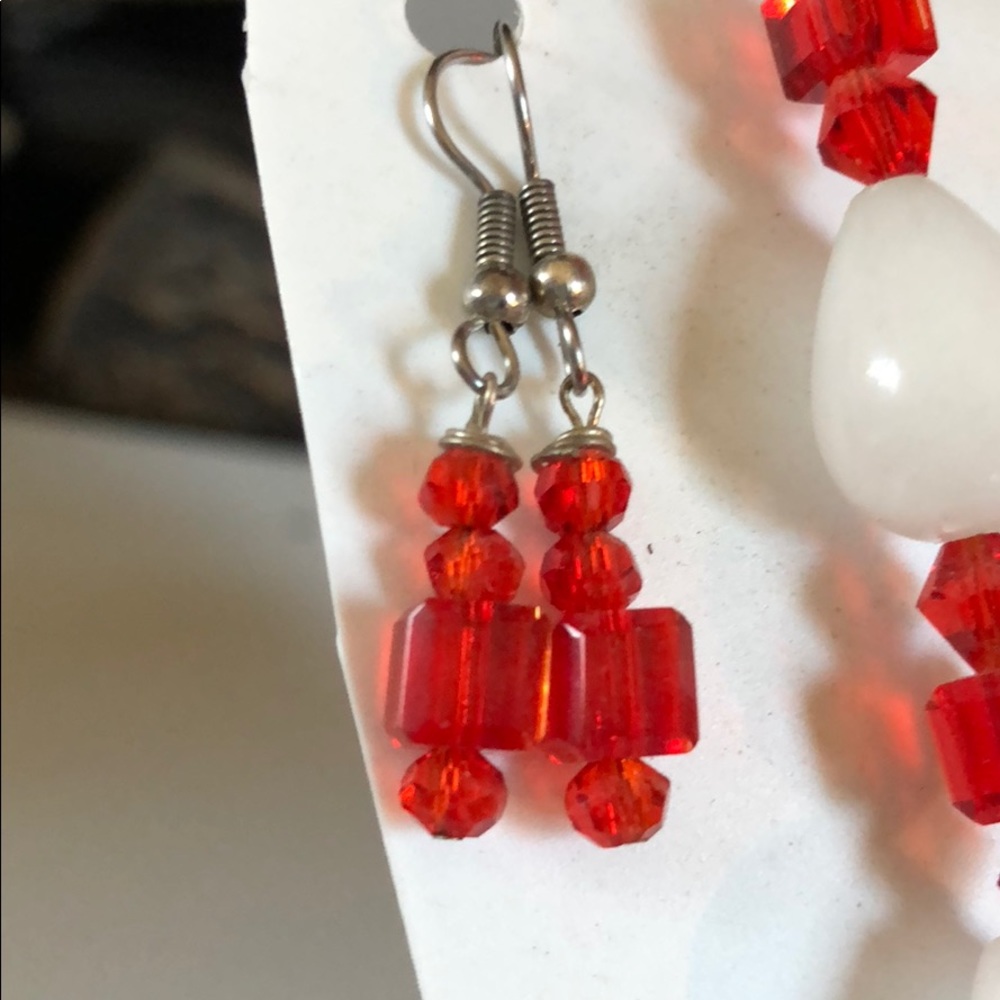 Beautiful! 5 Piece Jewelry Set - Picture 4 of 8